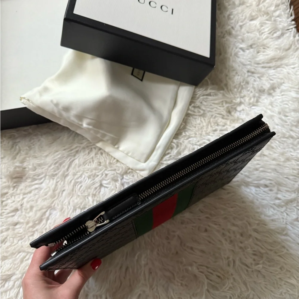 Gucci Signature Web Pouch/ Clutch - Picture 3 of 7